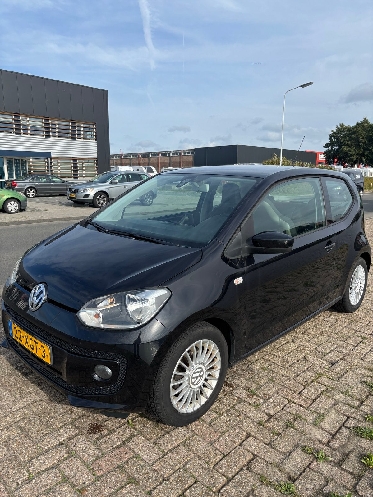 Volkswagen Up! 1.0 High Up! – Zwart – Net onderhouden!, Voorwielaandrijving, Up!, 840 kg, 4 stoelen