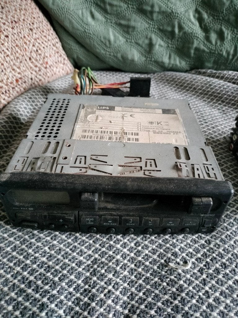 Philips LIPS Autoradio met bedrading en speakers, Ophalen, Gebruikt