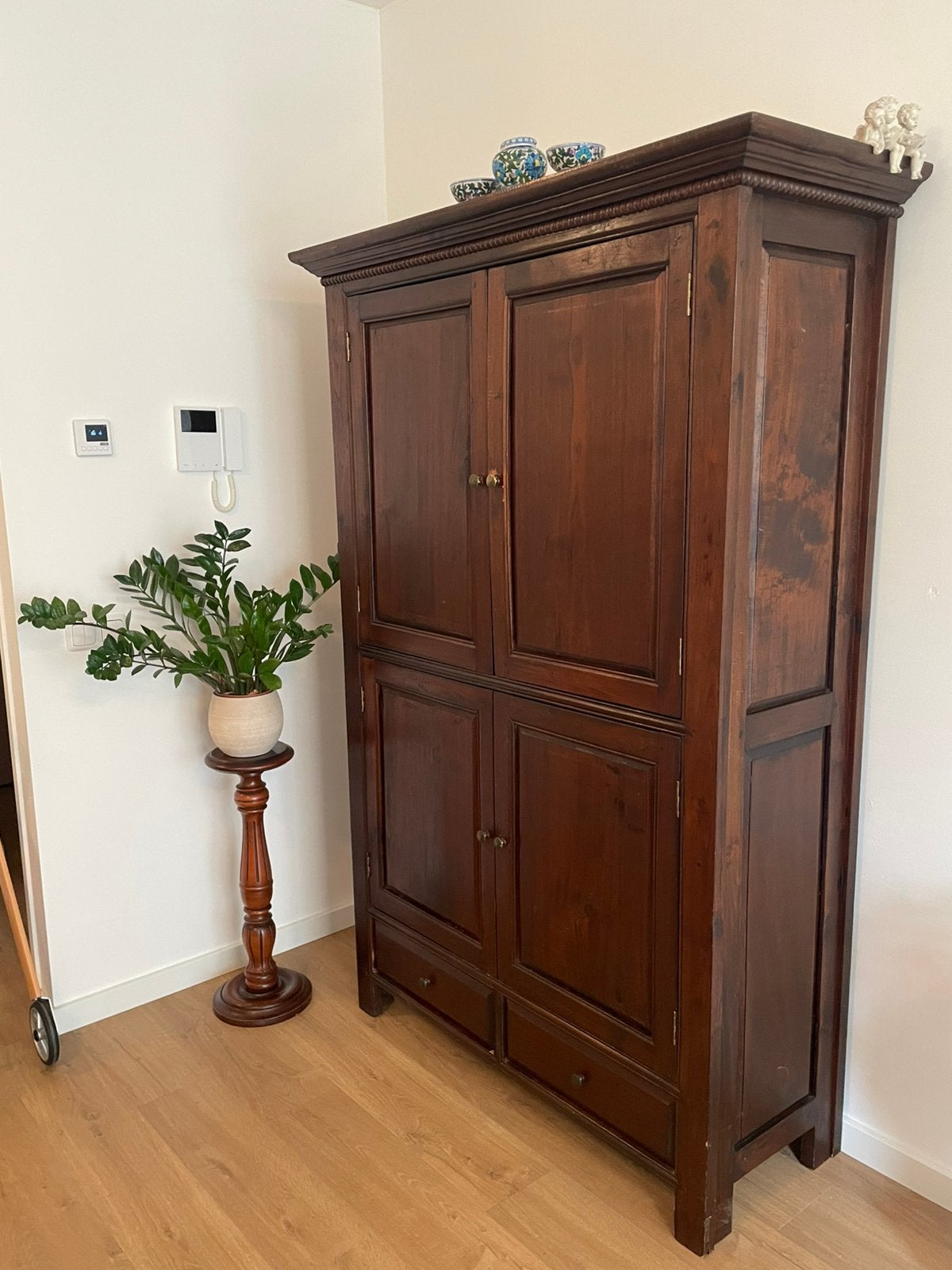 Te koop grenen servieskast, Ophalen