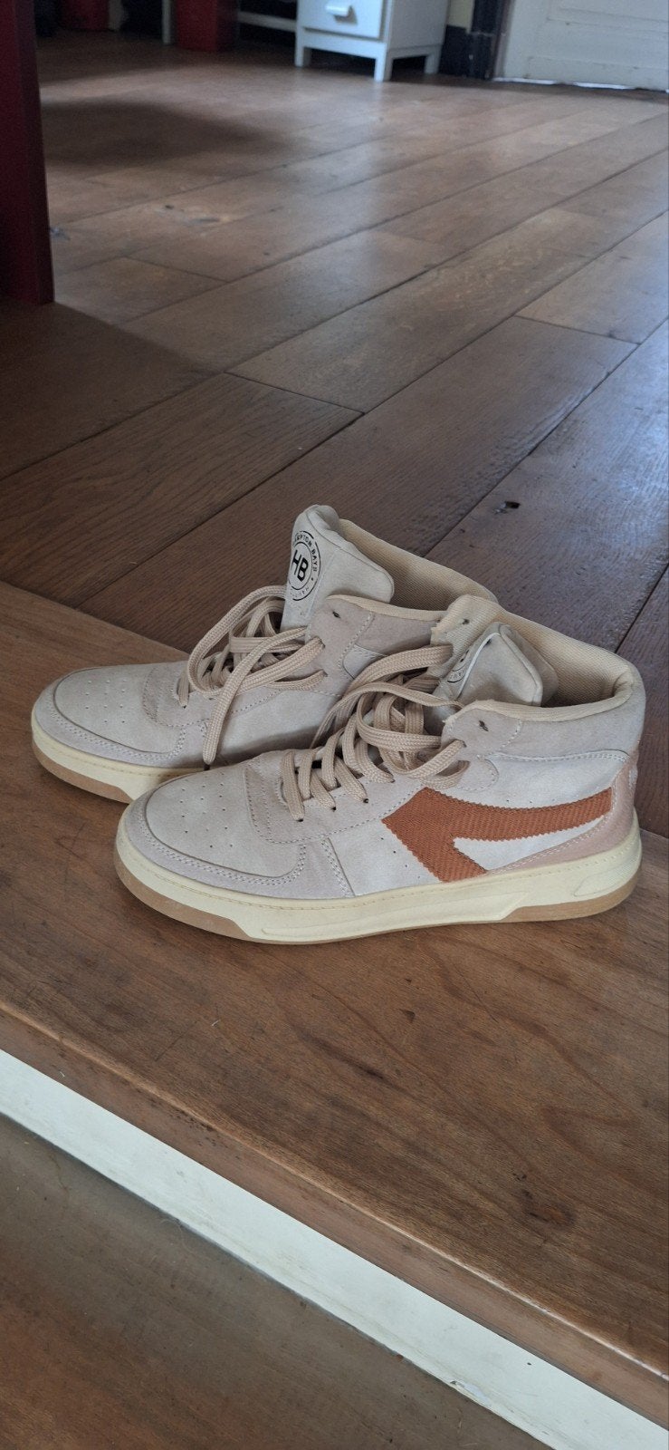creme/beige kleurige hoge sneaker. mt 41 Hampton Bays, Beige, Ophalen of Verzenden, Sneakers of Gympen, Zo goed als nieuw