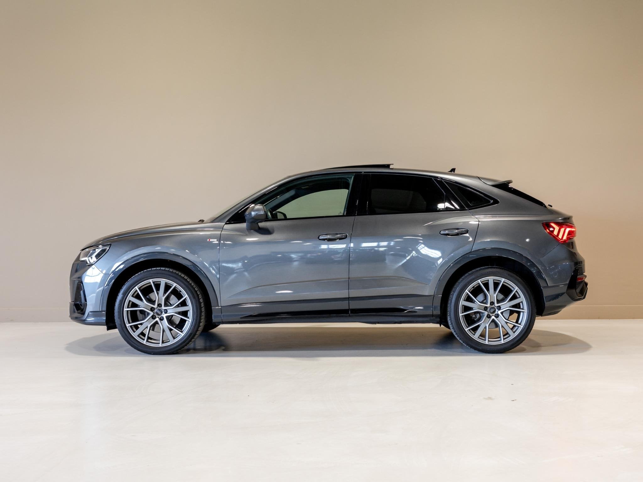 Audi Q3 Sportback 45 TFSI quattro S-Line edition one / 230pk, Auto's, Gebruikt, 4 cilinders, Bedrijf, Vierwielaandrijving