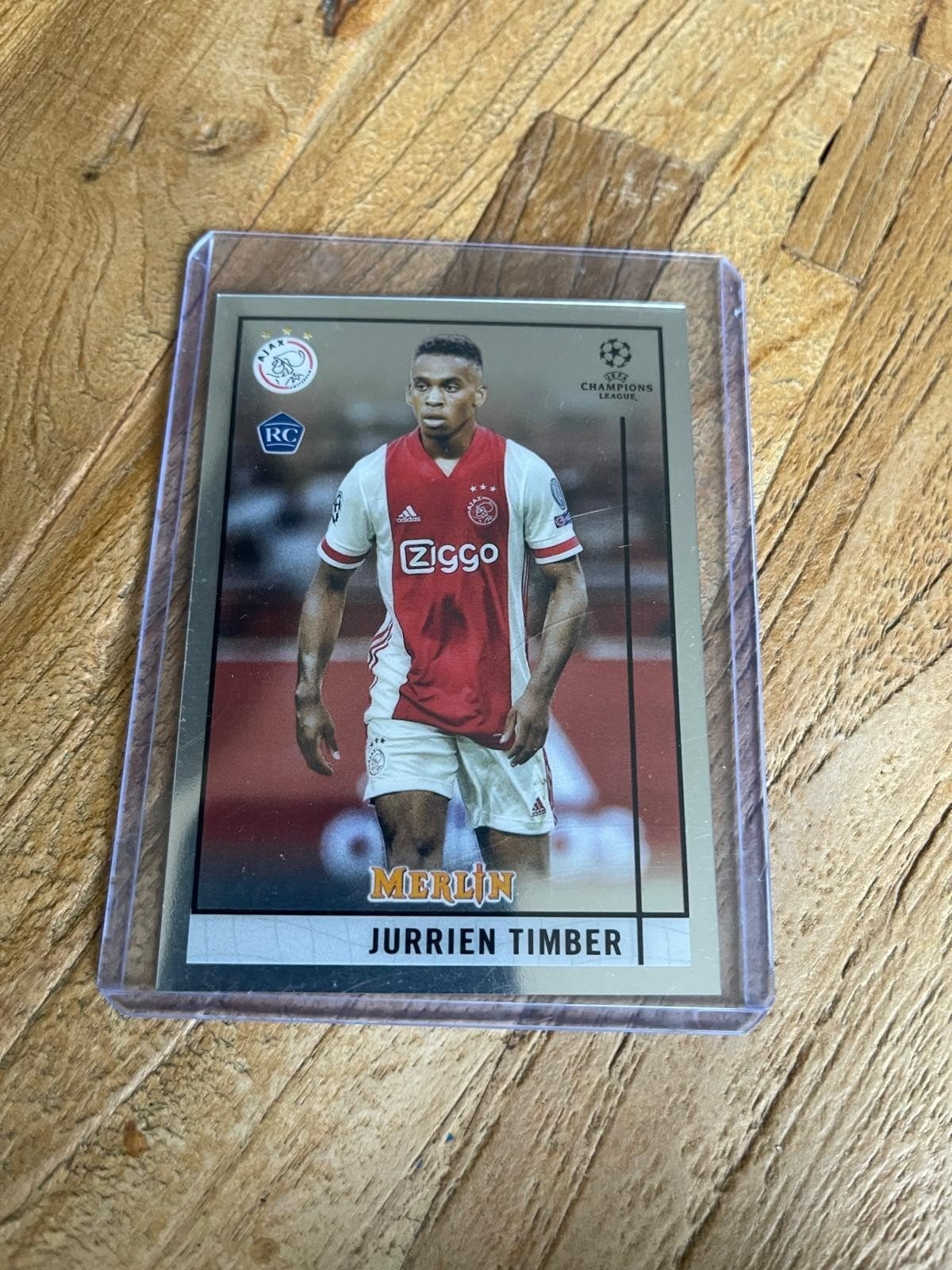 Rookie Jurriën Timber Topps Merlin 2020/21 RC Ajax Voetbalka, Ophalen of Verzenden, Zo goed als nieuw, Ajax, Spelerskaart