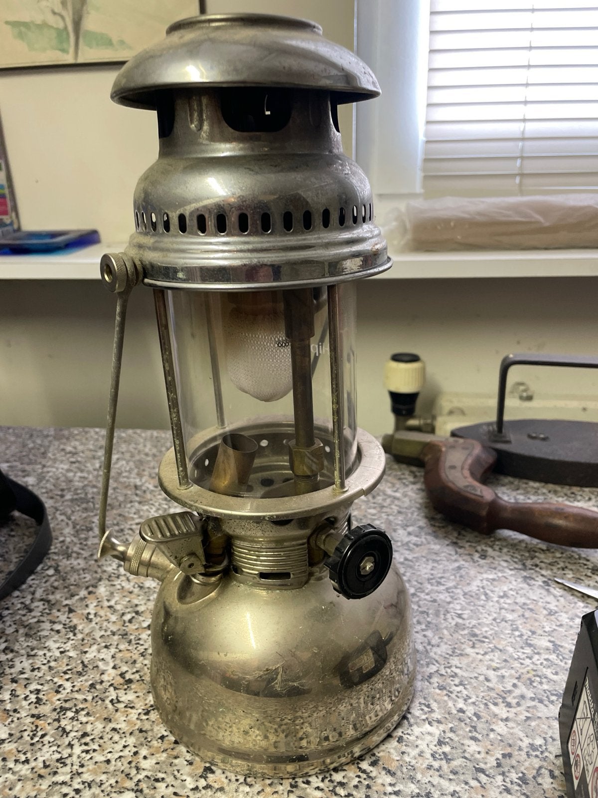 Hipolito Automatic Petroleumlamp - Vintage Kampeerlamp, Antiek en Kunst, Ophalen of Verzenden