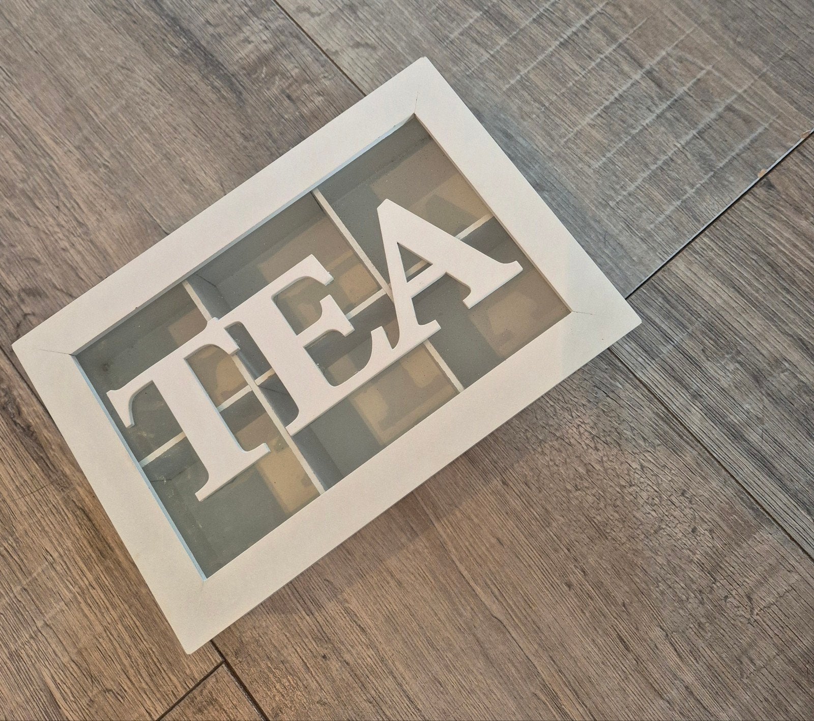 Witte theedoos met 6 vakken en 'TEA' opdruk, Hout, Gebruikt, Ophalen of Verzenden, Landelijk
