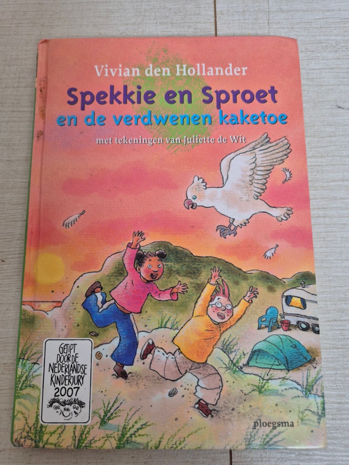 Spekkie en Sproet en de verdwenen Kaketoe 7+ ., Ophalen, Zo goed als nieuw, Vivian den Hollander, Fictie algemeen