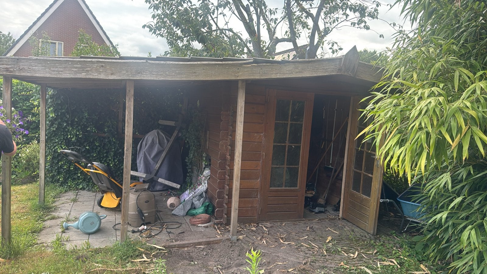 Houten Tuinhuis met Overkapping - GRATIS, Ophalen, Tuinhuis, 250 tot 500 cm, X