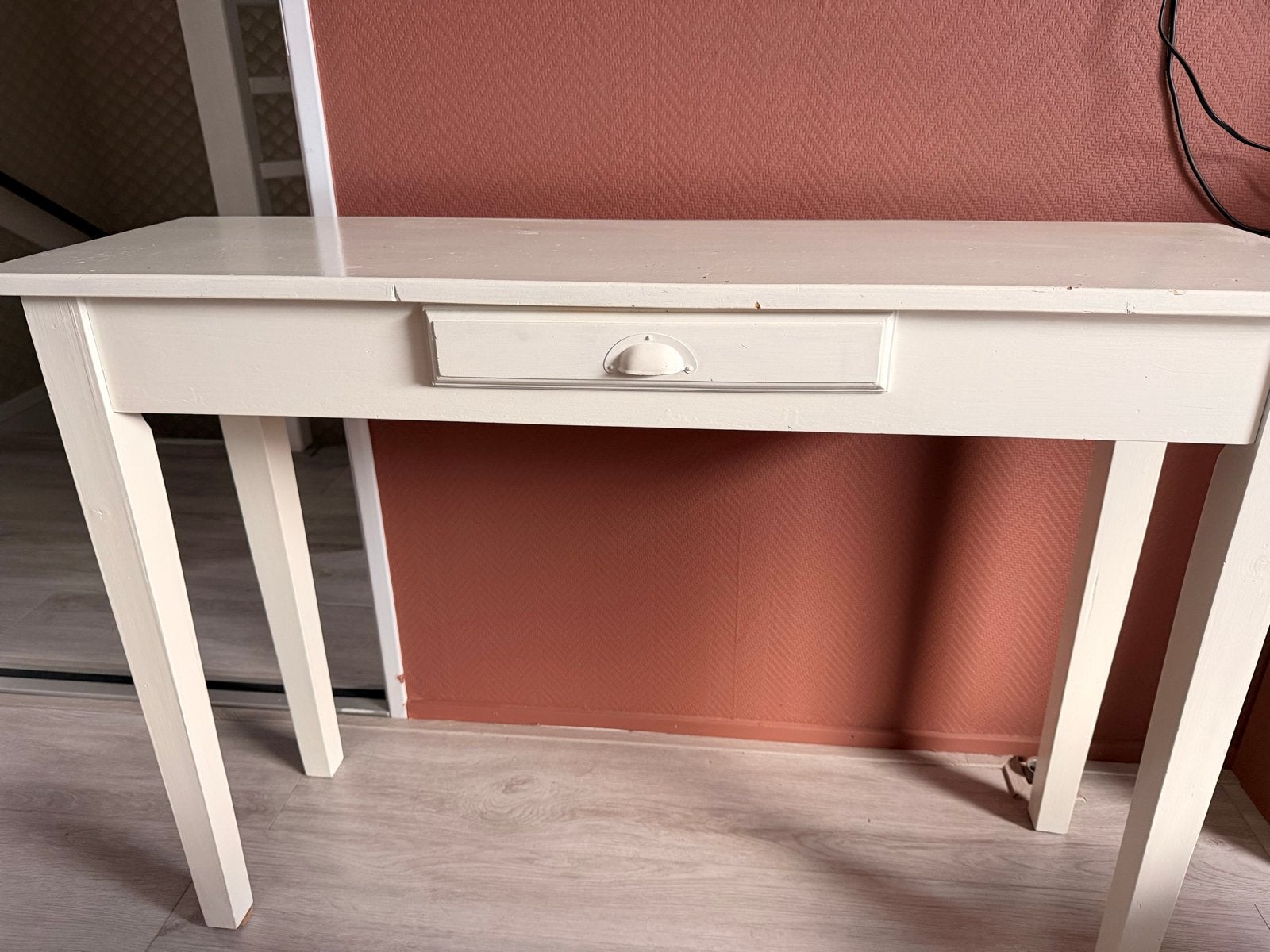 Witte bijzettafel / sidetable met lade, Huis en Inrichting, Gebruikt, 100 tot 150 cm, Ophalen of Verzenden, 25 tot 50 cm
