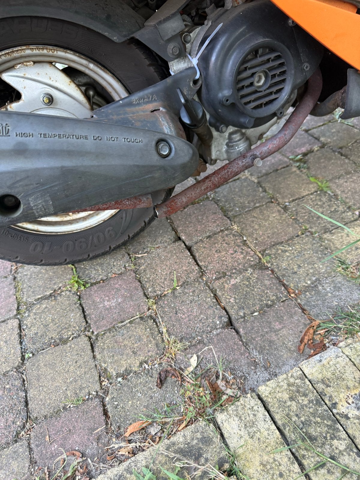 SYM Mio 50 Scooter - Oranje/Wit, Gebruikt, Maximaal 45 km/u, Benzine, Ophalen