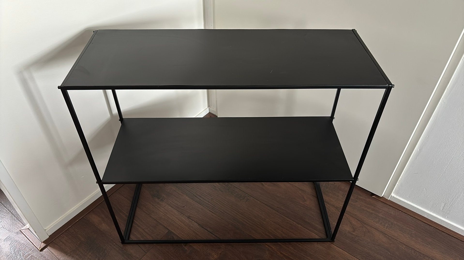 Zwart metalen kastje met 2 planken, 50 tot 100 cm, Ophalen of Verzenden, Zo goed als nieuw, 25 tot 50 cm