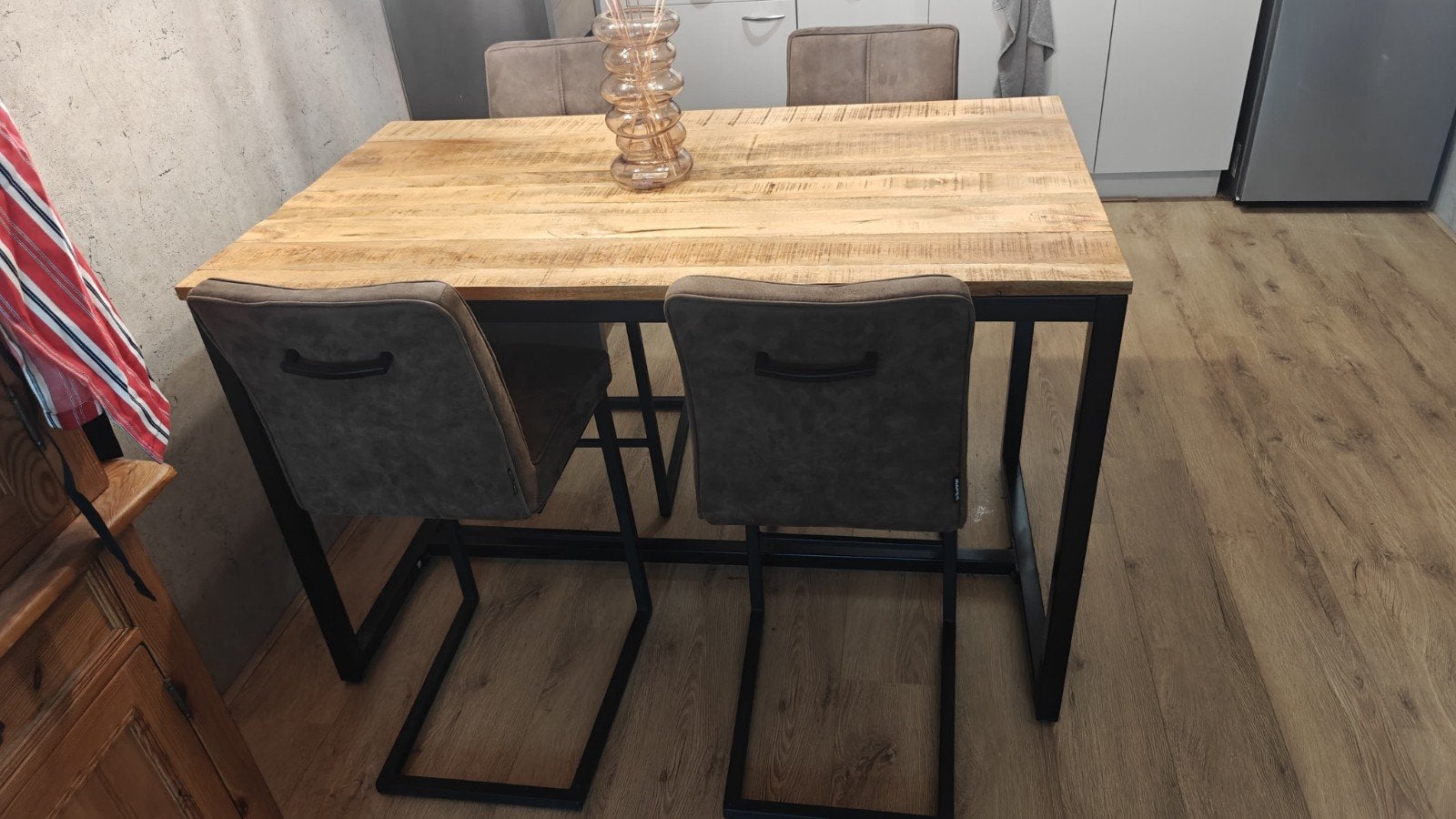 Hoge industriële eettafel met stoelen, Huis en Inrichting, Ophalen, Zo goed als nieuw, 4 tot 6 stoelen
