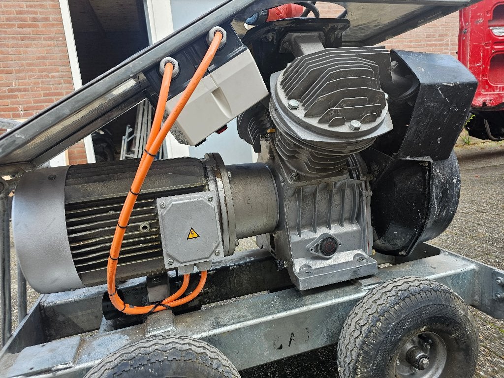 Atlas Copco SLE 75, 100 liter of meer, Ophalen, Zo goed als nieuw, 800 liter/min of meer