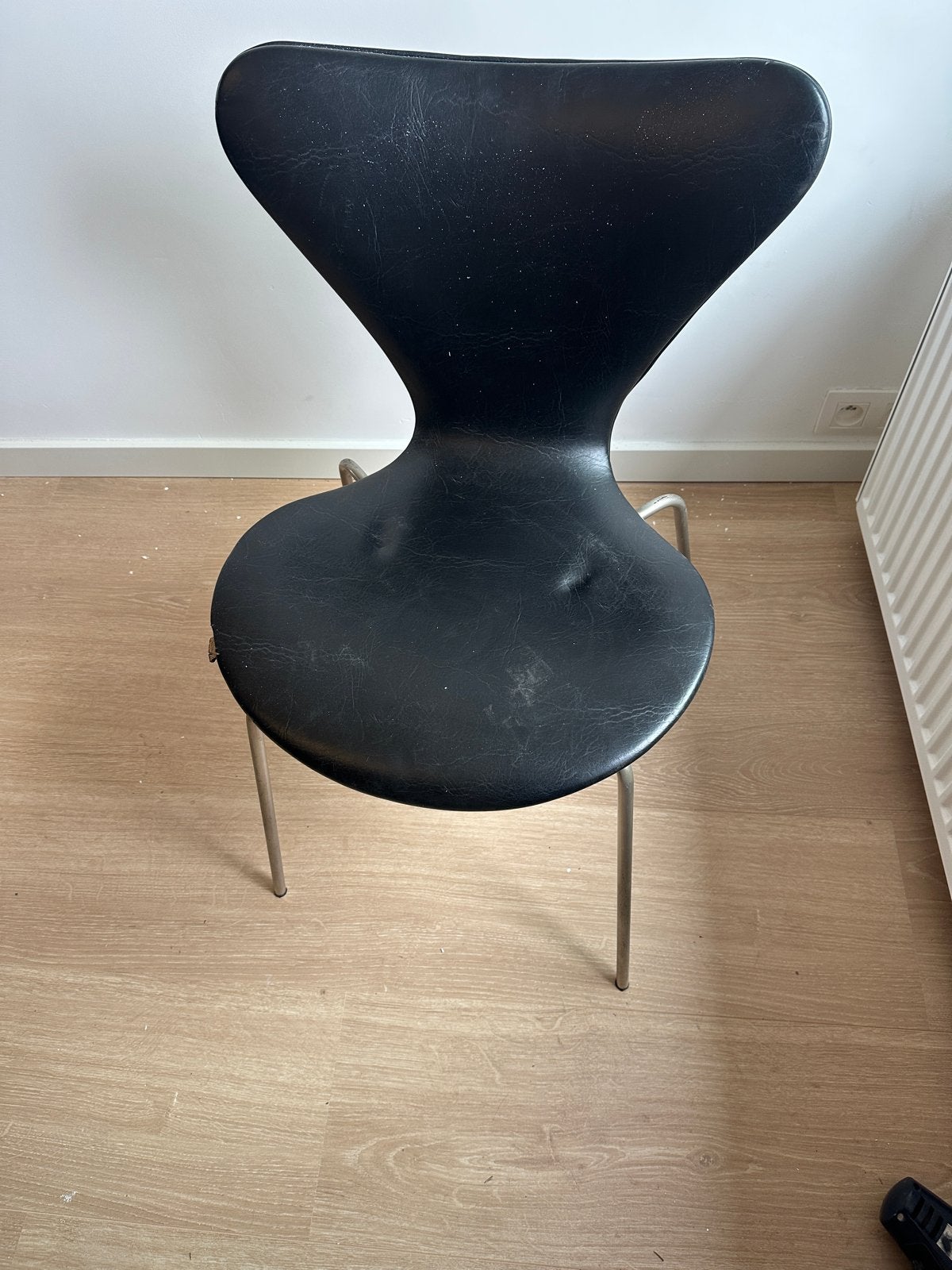 6 Fritz Hansen Vlinderstoelen - Zwarte skai, Huis en Inrichting, Gebruikt, Zwart, Leer, Ophalen of Verzenden