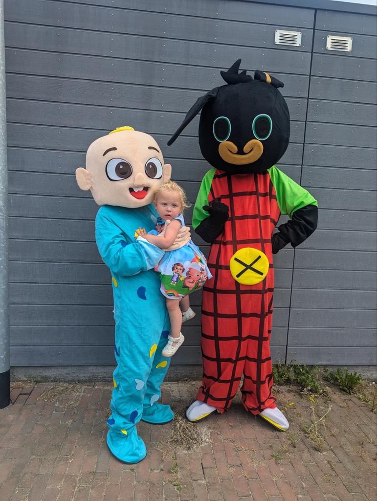 Cocomelon en Bing Mascotte Kostuums - Perfect voor Feestjes!, Ophalen of Verzenden, Gebruikt, Kostuum, Film of Tv