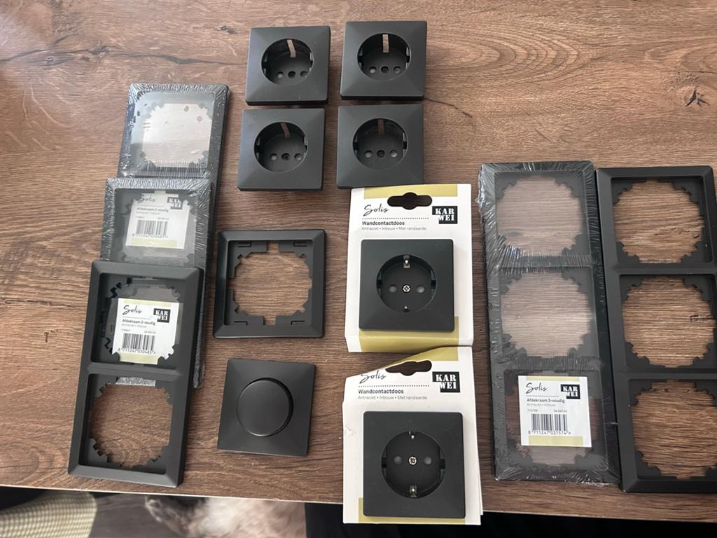 Solis schakelmateriaal, dimknop en afdekramen - Zwart, Ophalen of Verzenden, Nieuw, Overige typen