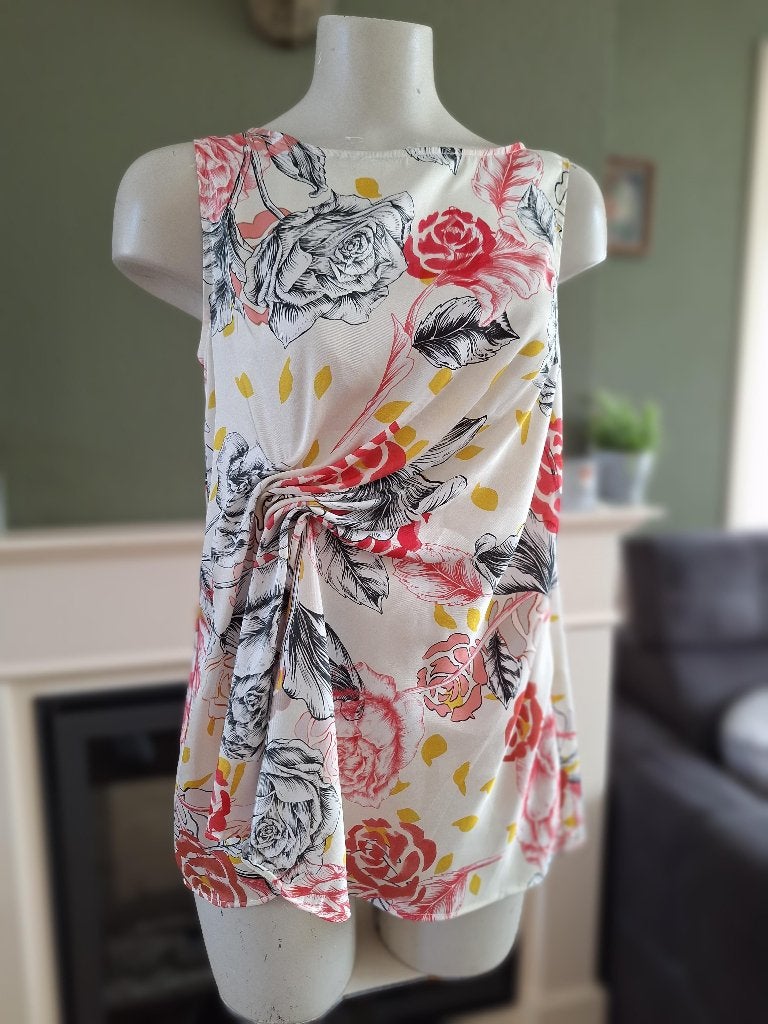 Maliparmi crème top IT 42 NL 38, Kleding | Dames, Maat 38/40 (M), Zo goed als nieuw, Zonder mouw, Maliparmi