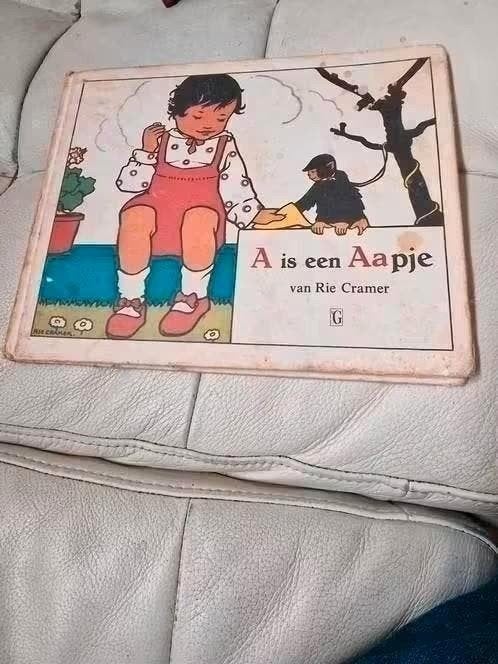 A is een Aapje - Rie Cramer (Vintage Kinderboek), Boeken, Ophalen of Verzenden, Gelezen, Rie Cramer, Fictie algemeen