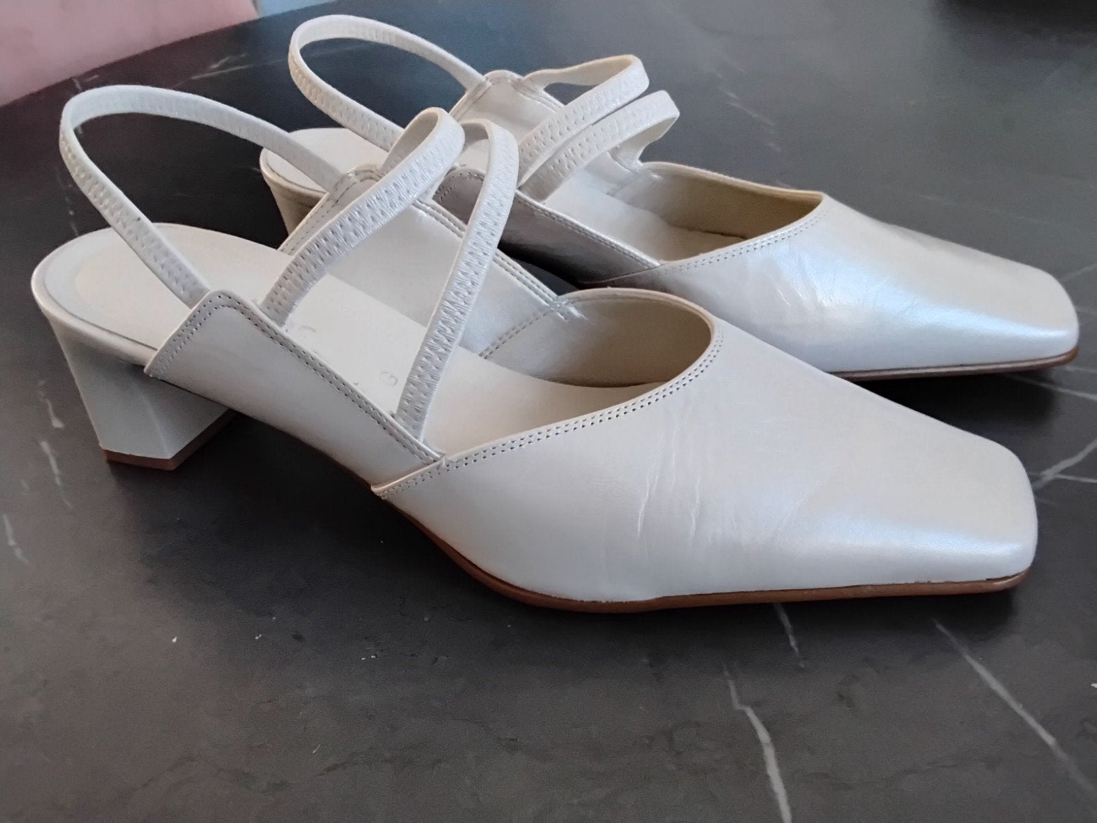 Gabor pumps - Prachtige nieuwstaat - Maat 7 G, Kleding | Dames, Pumps, Verzenden, Wit, Gabor