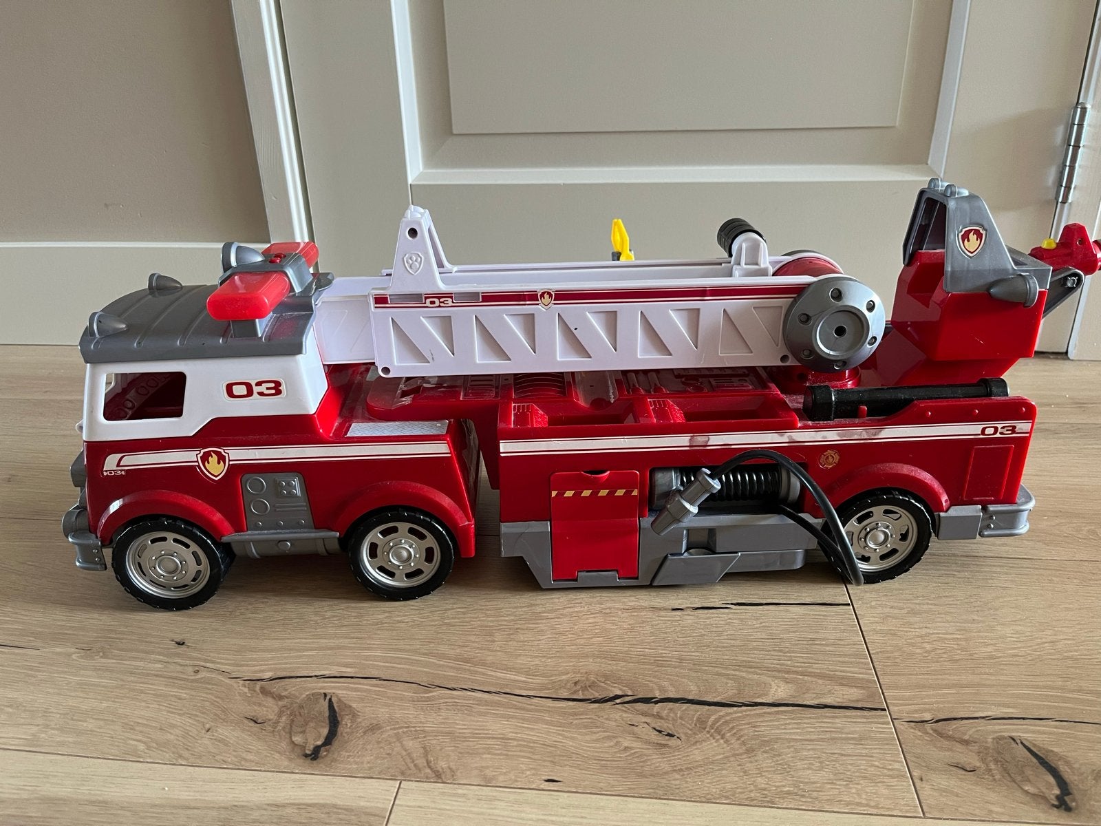 Paw Patrol Brandweerwagen met uitschuifbare ladder, Ophalen of Verzenden, Zo goed als nieuw