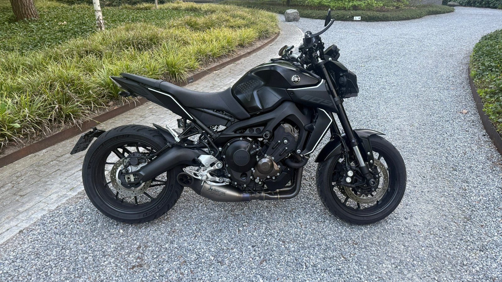 Yamaha MT-09, Akrapovic, Quickshift, goed onderhouden, 890 cc, Motorrijbewijs A, Handvatverwarming, 3 cilinders
