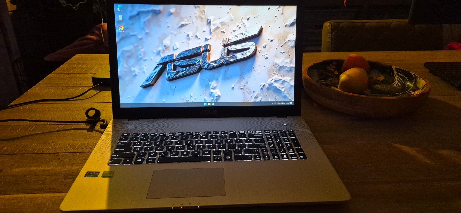17 inch asus laptop, Ophalen, Met videokaart, 2 tot 3 Ghz, Qwerty
