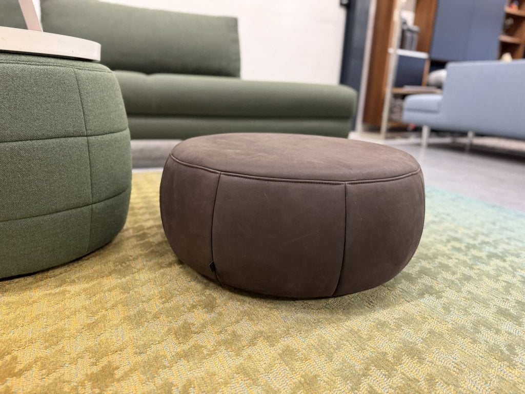 Nieuw Design on Stock Barrell Poef Cabo leer Marron Hocker, Gompenstraat 15, Leer, Ophalen of Verzenden, Contactformulier