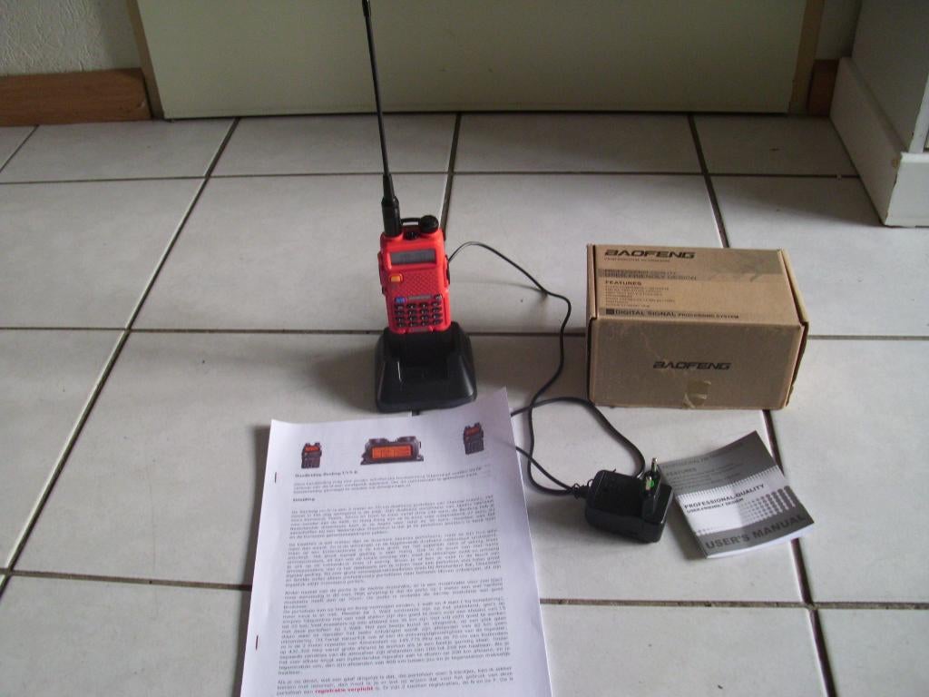 Baofeng UV-5R, 15 km of meer, Ophalen of Verzenden, Zo goed als nieuw, Portofoon of Walkie-talkie