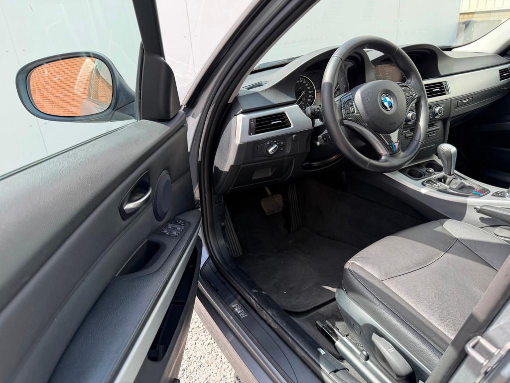 BMW 3-serie 318i High Executive | 2010 | Automaat |, Auto's, Automaat, Euro 5, Met garantie (alle), Parkeersensor