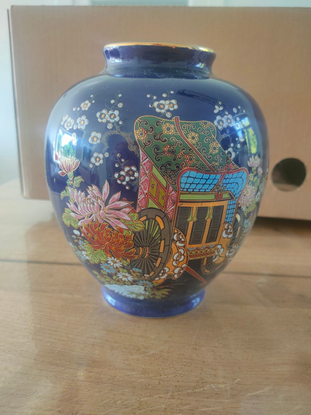 Prachtige Oosterse vaas met riksja en bloemmotieven, Antiek en Kunst, Ophalen of Verzenden
