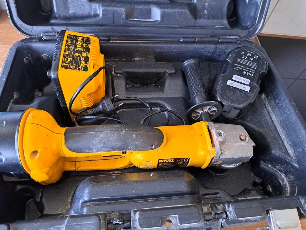 DeWalt haakse slijper met koffer en lader, Ophalen, Gebruikt, Minder dan 700 watt, Haakse handslijpmachine