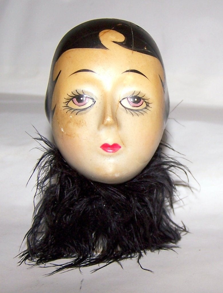 Vintage Art Deco pop hoofd met veren kraag. Igs., Ophalen of Verzenden, Gebruikt, Pop