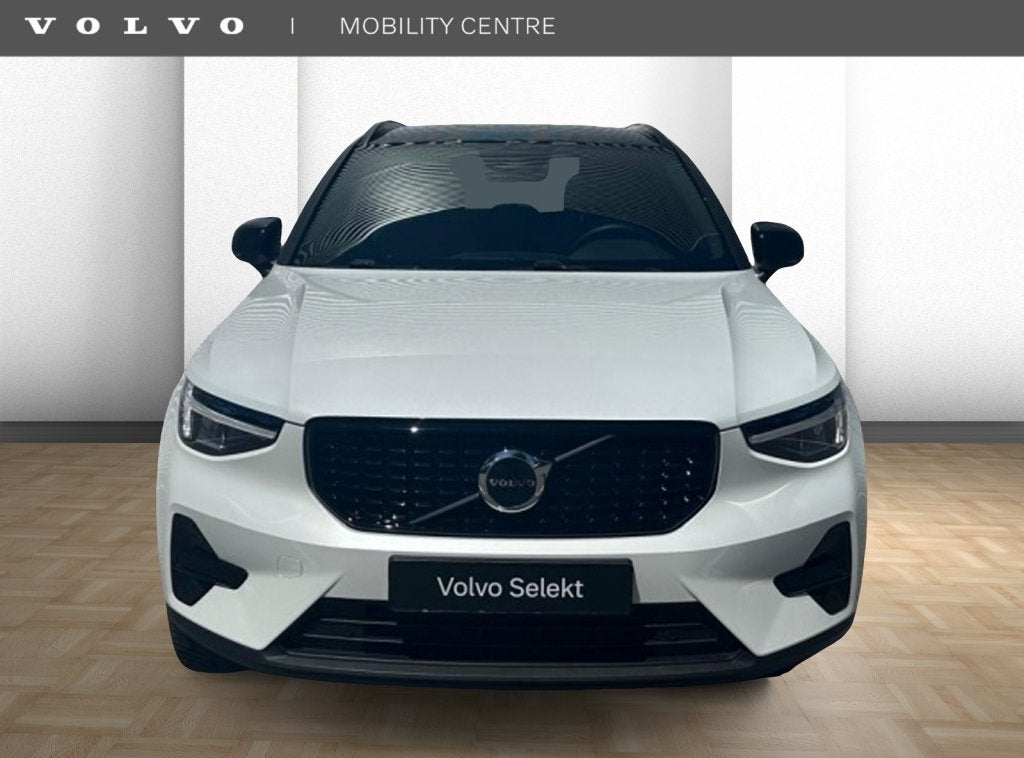 Volvo XC40 B4 Plus Dark | Trekhaak | Harman Kardon Audio, Auto's, Gebruikt, Euro 6, 4 cilinders, Wit