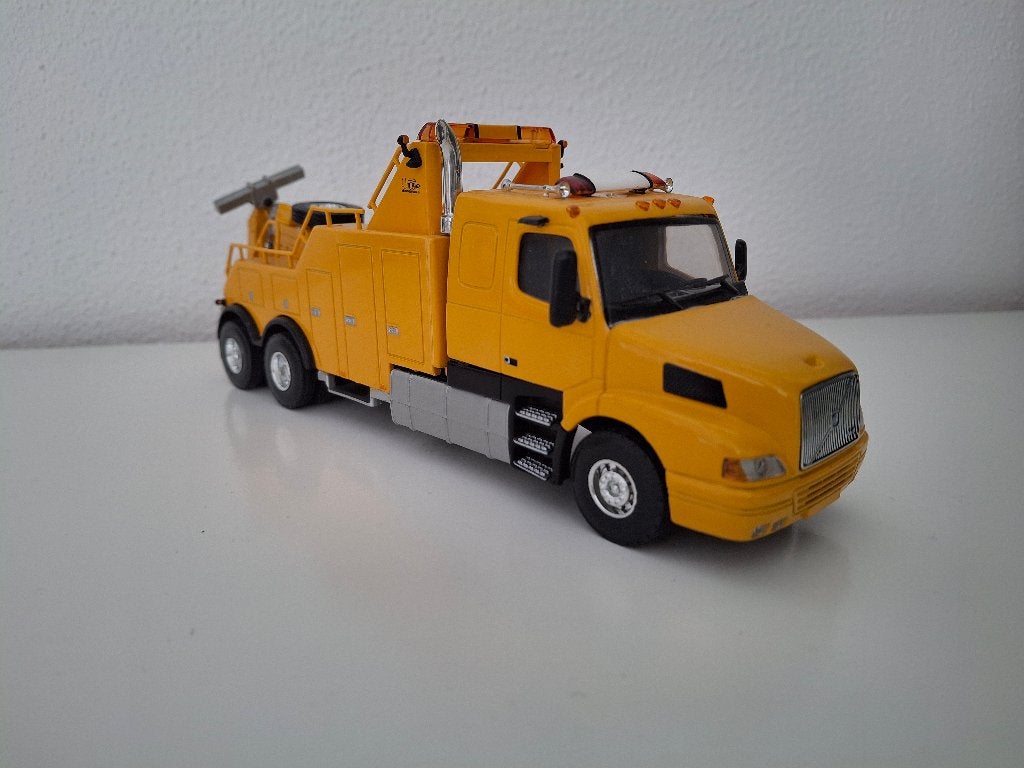Volvo NH low roof berging, basis geel Lion toys 1/50, Ophalen of Verzenden, Nieuw, Bus of Vrachtwagen, Lion Toys