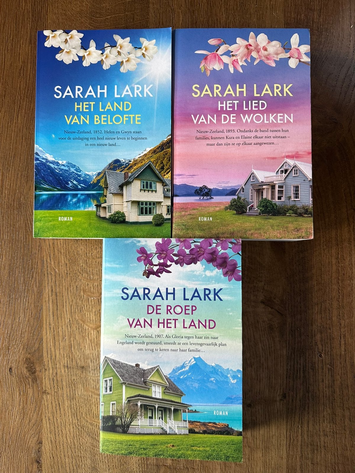 Sarah Lark - The Kiward Station series: boek 1, 2 & 3, Ophalen of Verzenden, Zo goed als nieuw