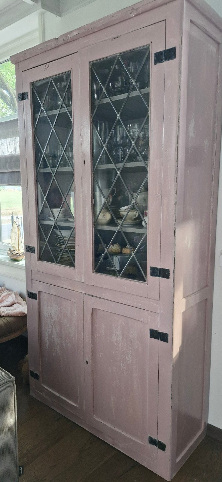 Roze kast met glas in lood, Huis en Inrichting, Ophalen, 25 tot 50 cm, Glas, 50 tot 100 cm