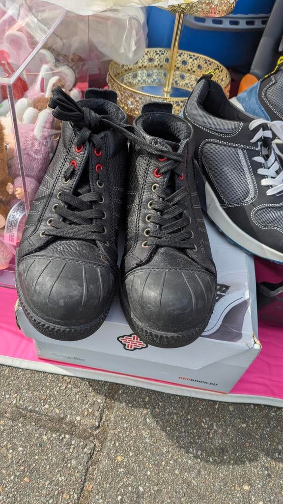 Zwarte sneakers met rode accenten maat 38, Ophalen, Gedragen, Zwart