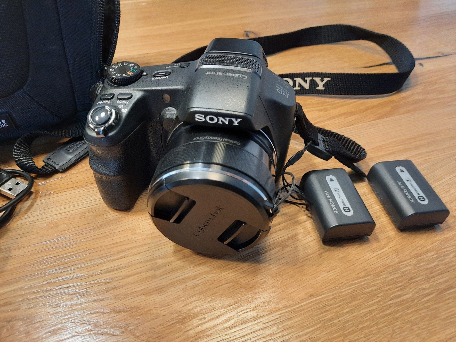 Sony DSC-HX200V Cyber-shot camera met 2 accu's, Audio, Tv en Foto, Ophalen, Gebruikt, GPS, Accu