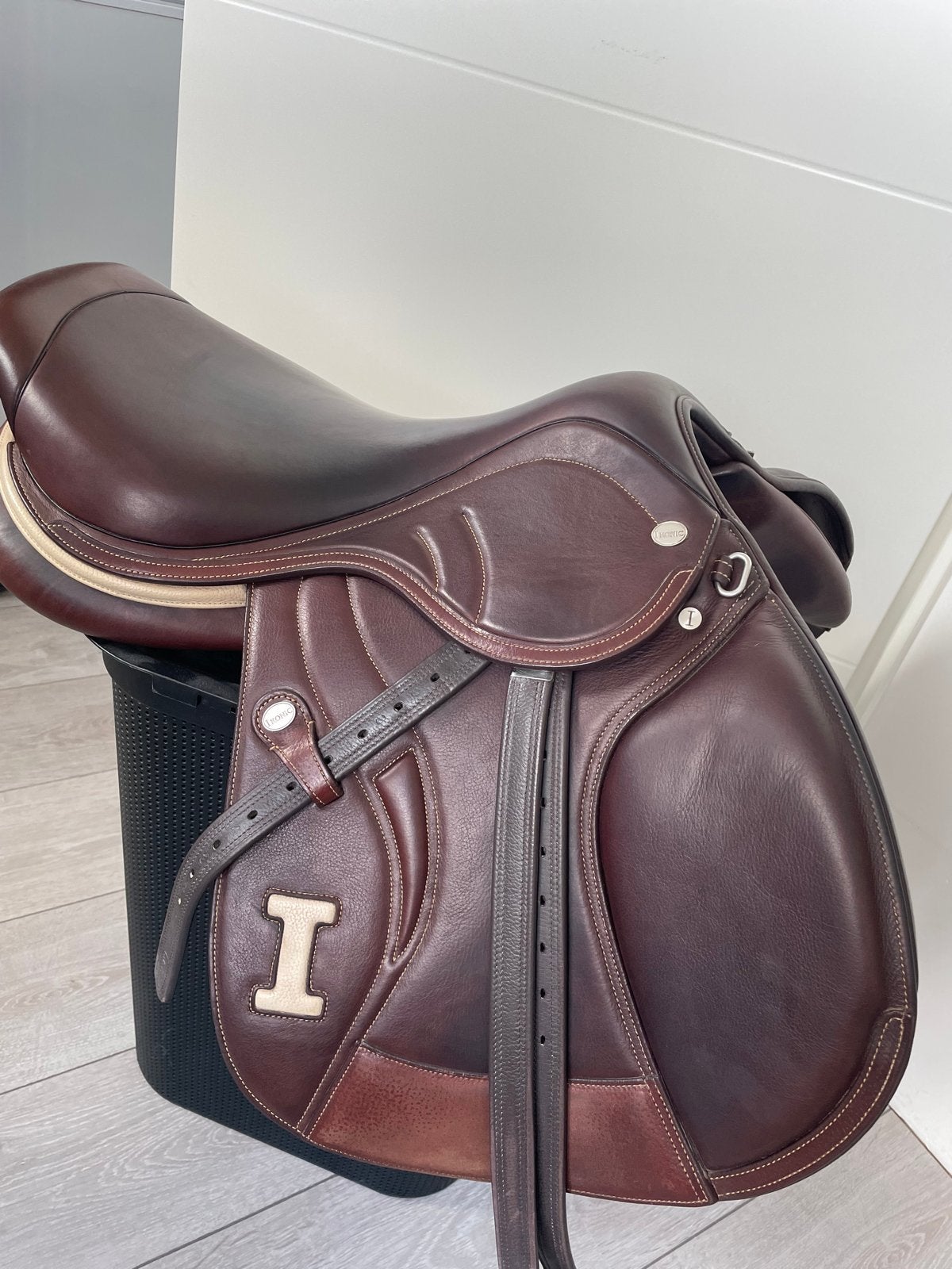 Ikonic jump elite 17,5 inch, Dieren en Toebehoren, Paarden en Pony's | Zadels, Ophalen of Verzenden, Zo goed als nieuw, Springen