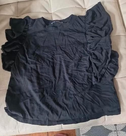 Zwarte top met ruffle mouwtjes - Maat S, Ophalen of Verzenden, Korte mouw, Maat 36 (S), Gedragen