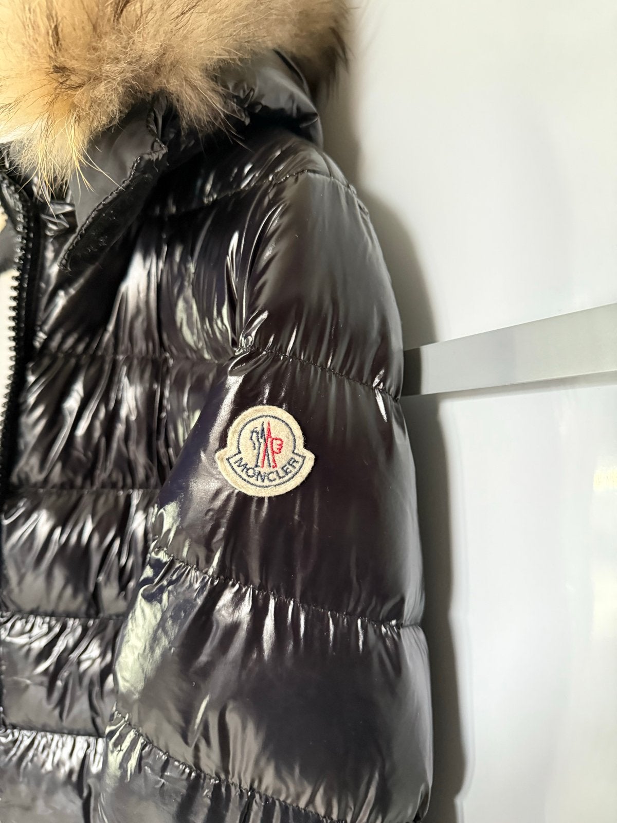 Moncler Puffer Jas met Bontkraag - Zwart, Maat M, Kleding | Dames, Jassen | Winter, Zo goed als nieuw, Maat 38/40 (M), Zwart, Ophalen of Verzenden
