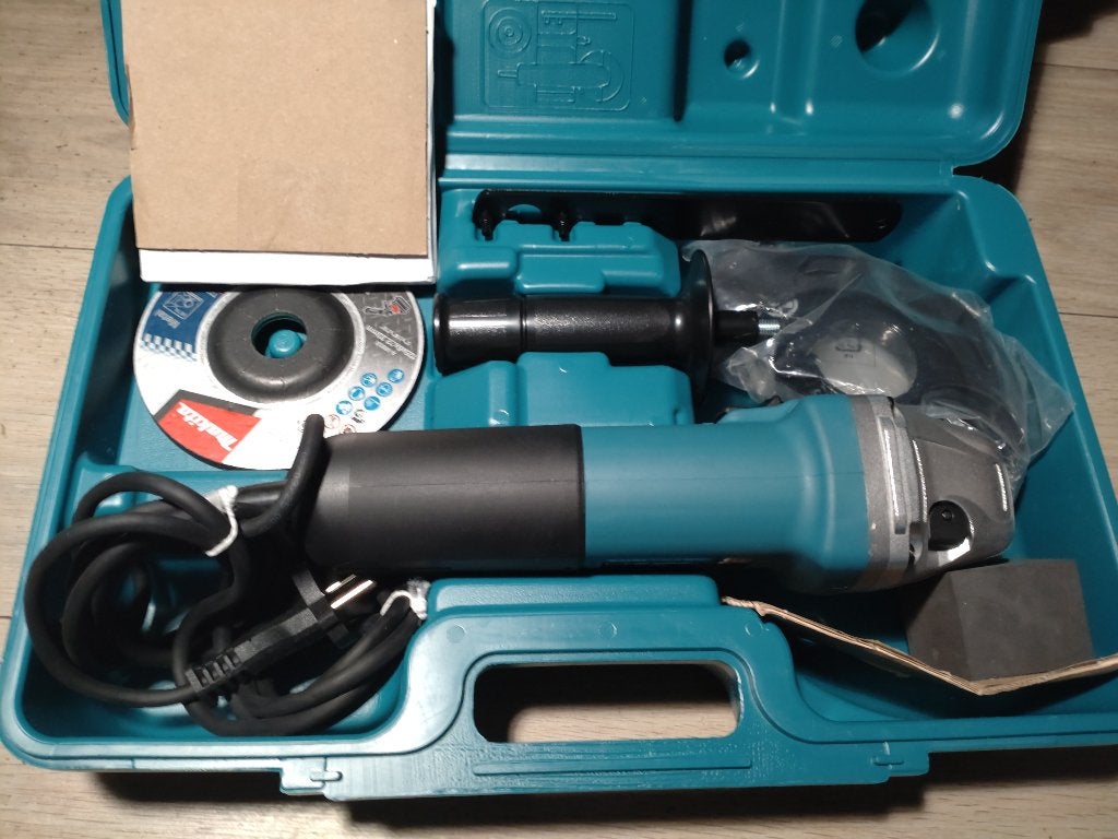 Nieuwe Makita 125mm (5") haakse slijper met opbergkoffer, Ophalen of Verzenden, Nieuw, 700 tot 1000 watt, Haakse handslijpmachine