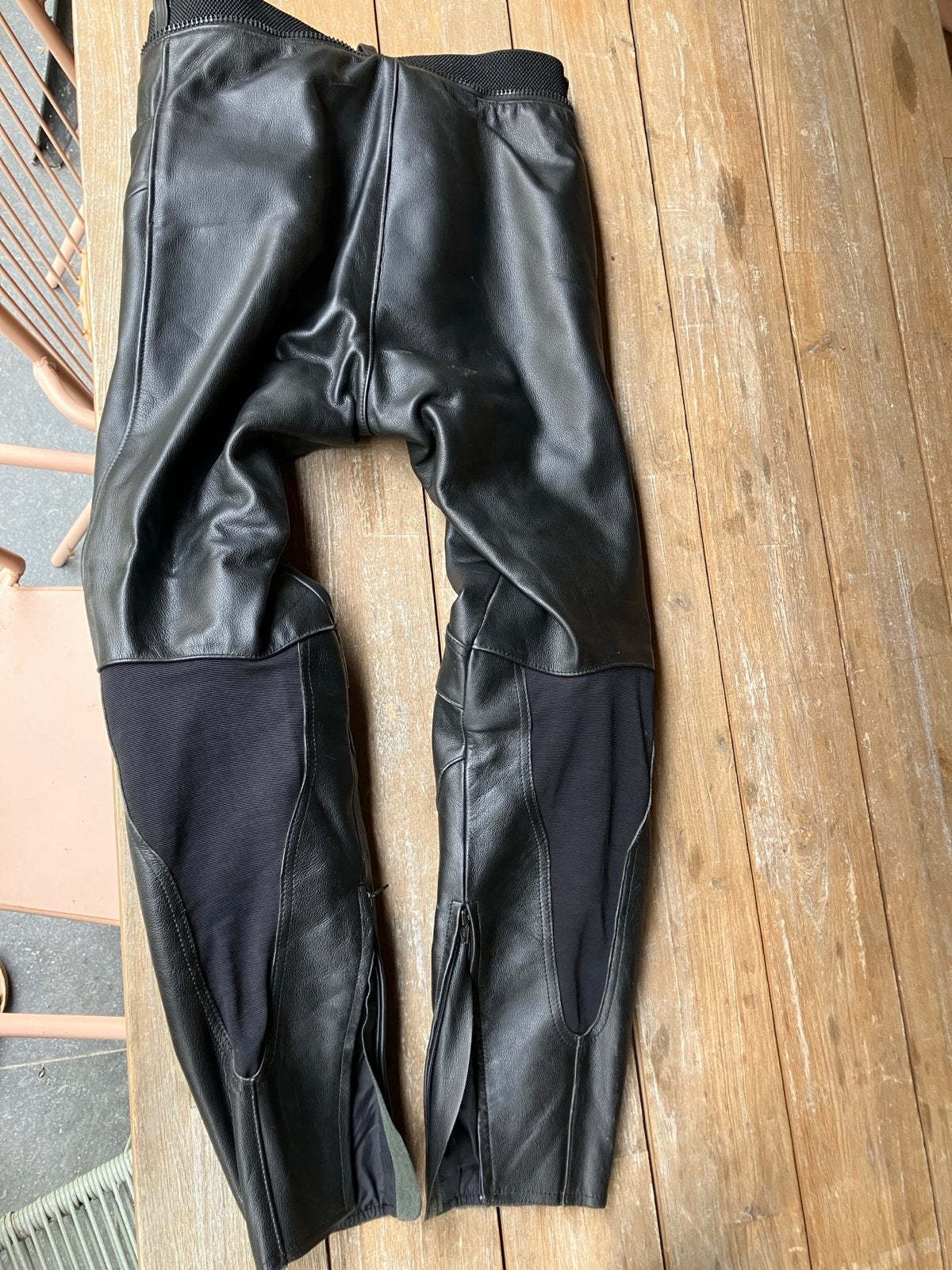 Leren MQP motorbroek - Maat 52, Motoren, Ophalen of Verzenden, Tweedehands, Heren, Broek | leer
