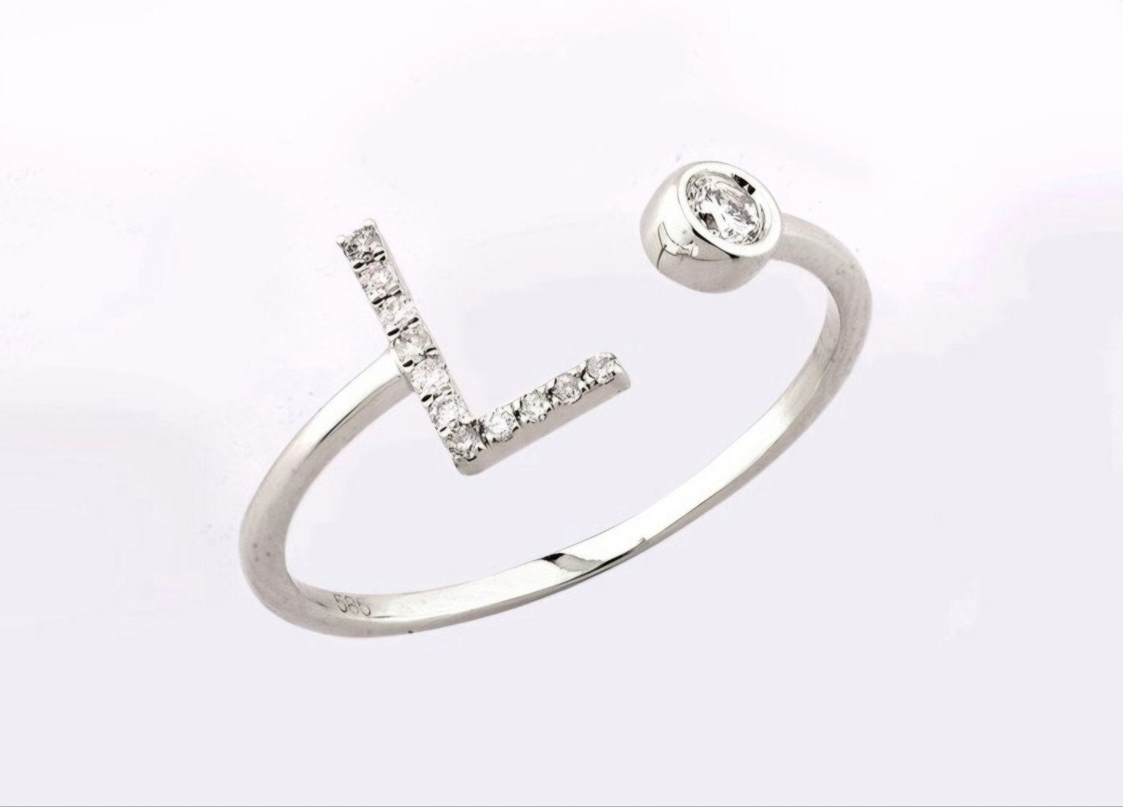 Witgouden ring 585 met diamant letter L, Nieuw, Ophalen of Verzenden, 17 tot 18, Met edelsteen