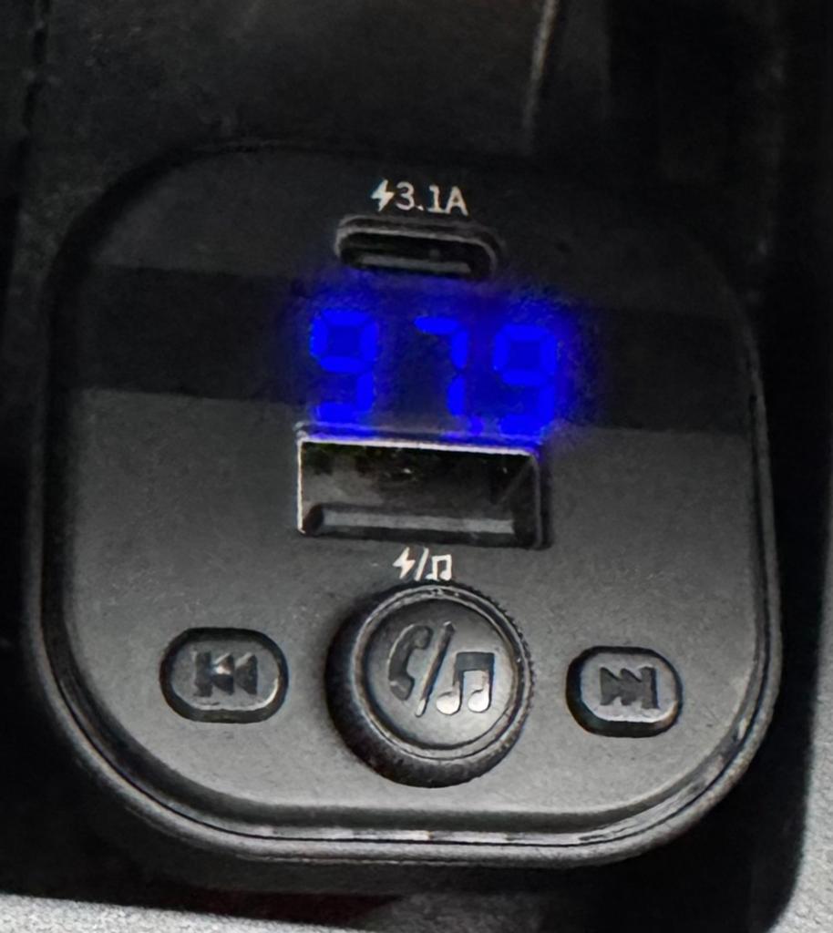 ***KOOP NU*** Bluetooth FM Transmitter + carkit! TEAB, Auto diversen, Carkits, Ophalen of Verzenden, Zo goed als nieuw