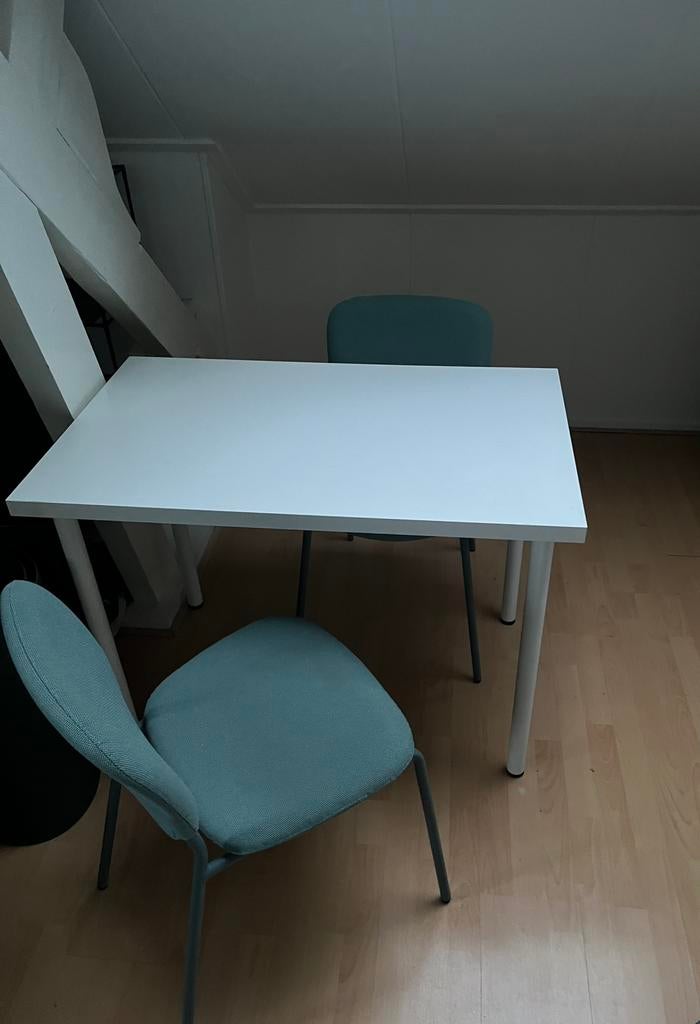 Bureau tafel met twee stoelen KARLJAN en LINNMON, Ophalen, Groen, Gebruikt, Schoolbureau