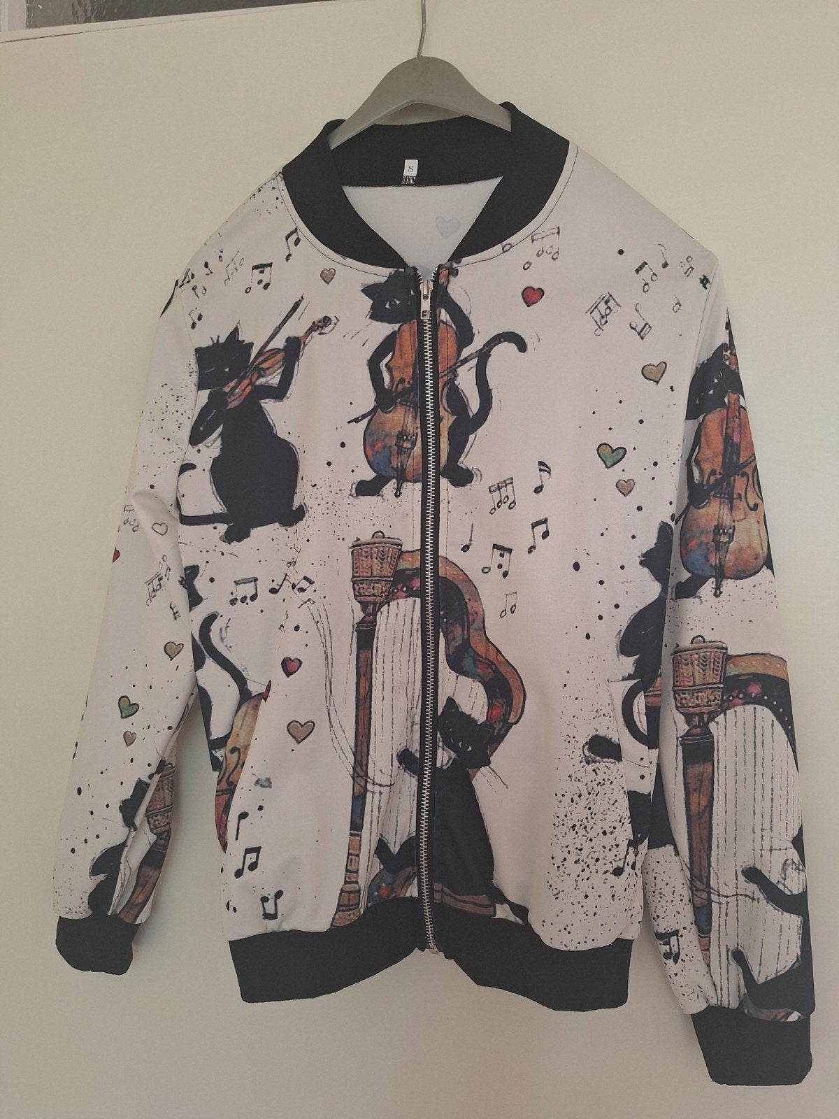 Leuk jasje met muzikale katten!, Ophalen of Verzenden, Zo goed als nieuw, Maat 36 (S), Beige
