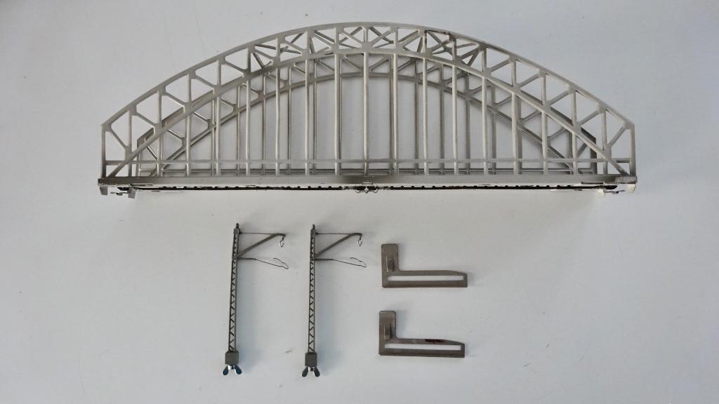 Marklin metalen boogbrug 7163 compleet met 2 brugmasten 7011, Hobby en Vrije tijd, Modeltreinen | H0, Wisselstroom, Brug, Tunnel of Gebouw