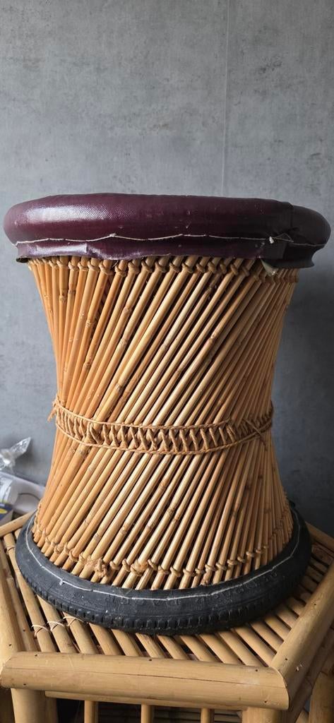 Leuk krukje of bijzettafeltje van bamboe en leer, Huis en Inrichting, Krukjes, Ophalen, Gebruikt, Hout
