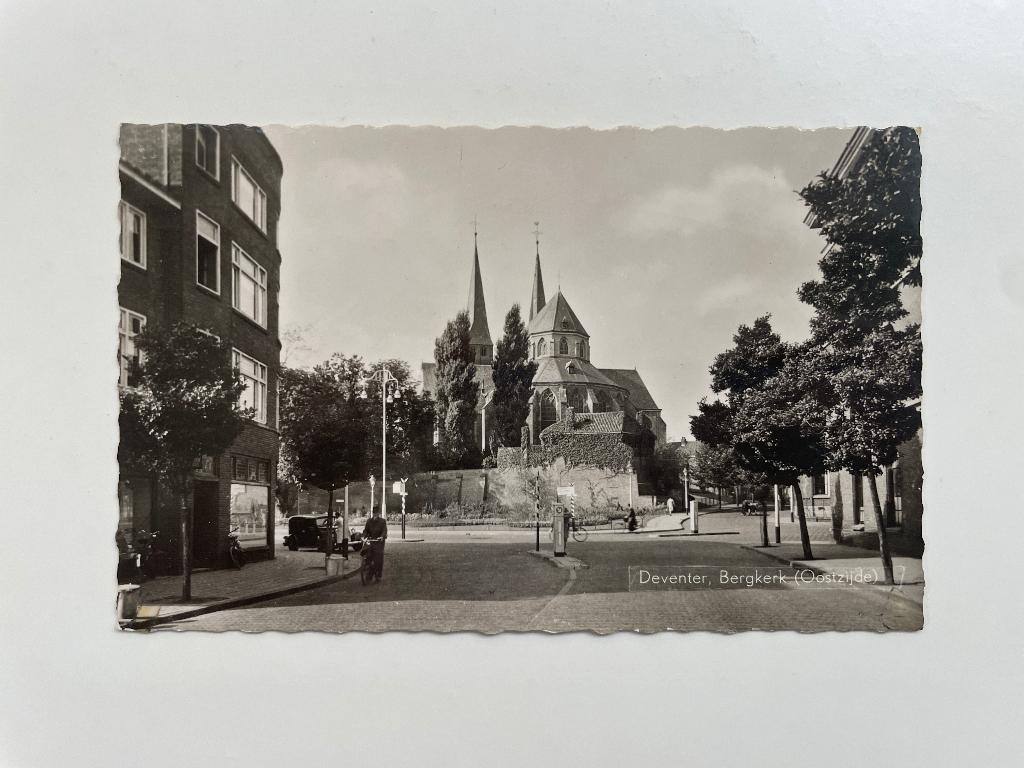 D793 Oude ansichtkaart Deventer : Bergkerk Oostzijde, Verzamelen, Ophalen of Verzenden, Voor 1920, Gelopen, Overijssel