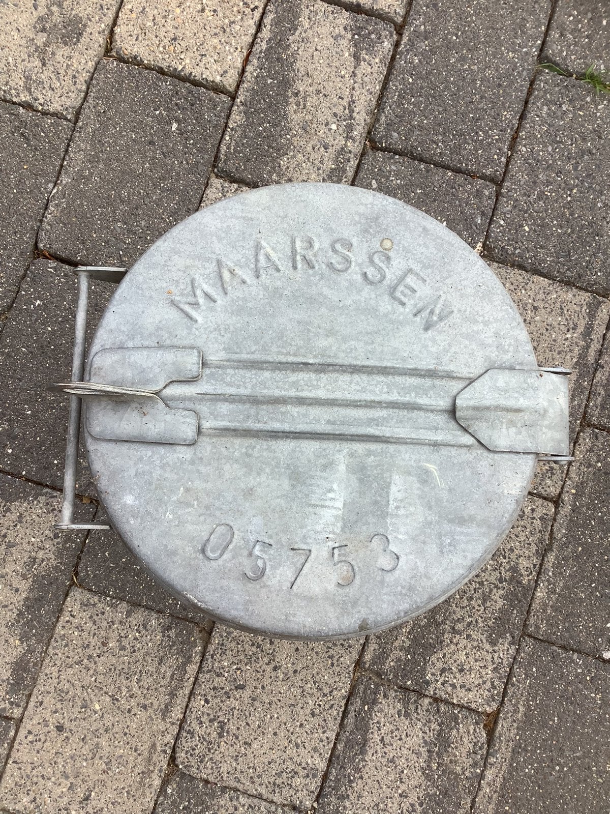 Zinken vuilnisbak uit Maarssen, Ophalen, Gebruikt, Metaal, 5 – 50