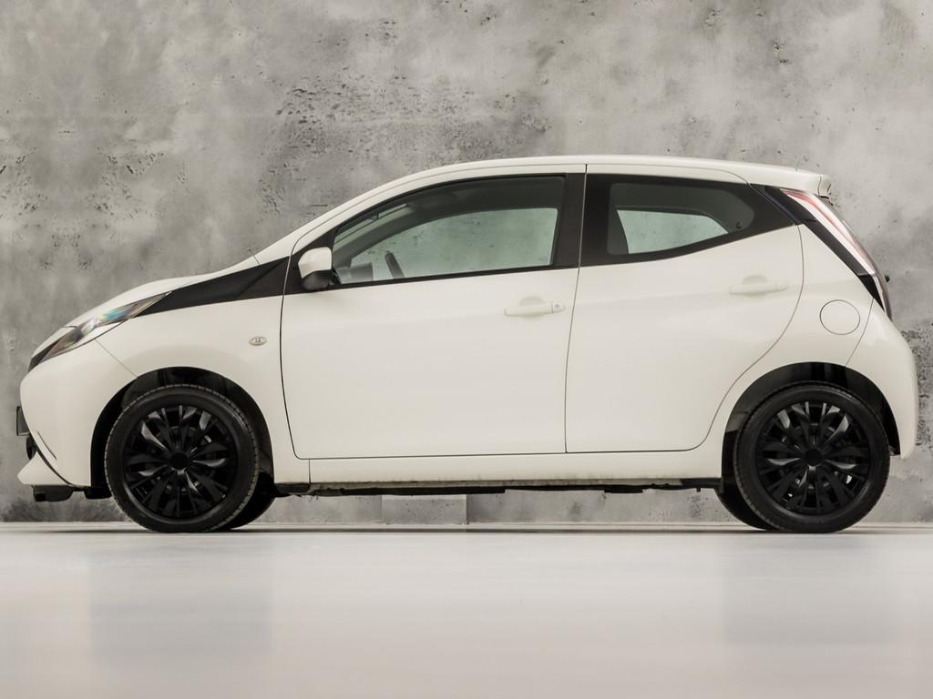 Toyota Aygo 1.0 VVT-i x-play (5 DEURS, CAMERA, CRUISE, BLUET, Voorwielaandrijving, 12 maanden, Stof, Gebruikt